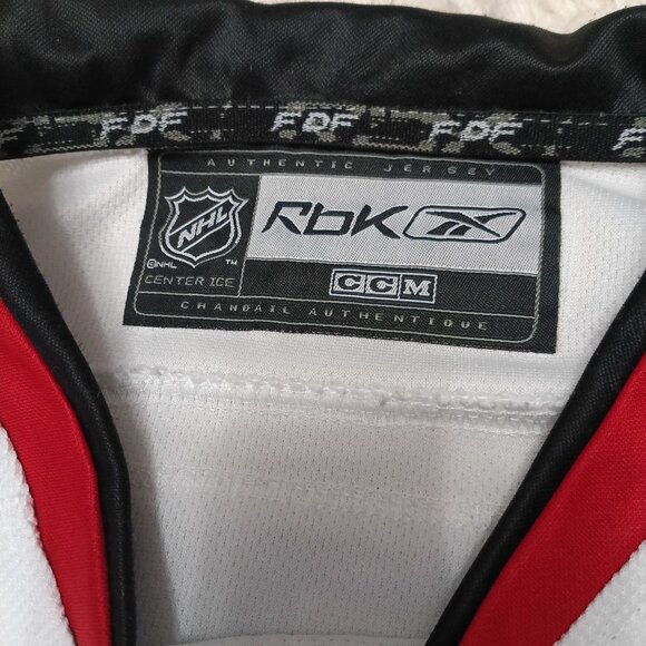 Chicago Blackhawks Jersey Youth Large NHL Hockey Jonathan Toews 19 Reebok Captai - Picture 7 of 9